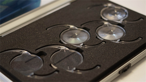 美国眼力健人工晶体展示